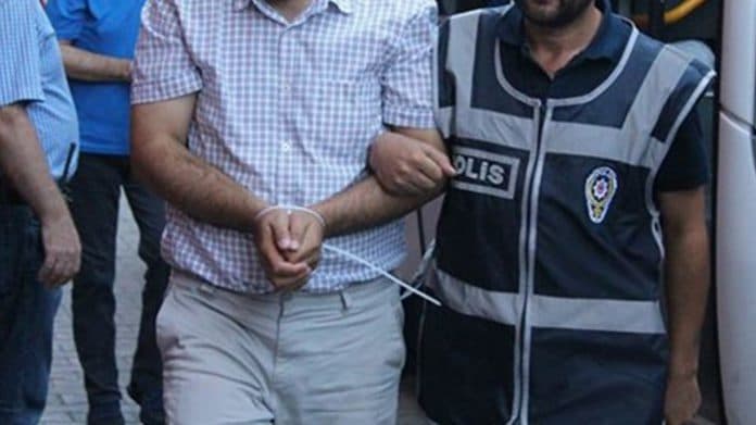 Former officer arrested over Gülen links while attempting to flee Turkey