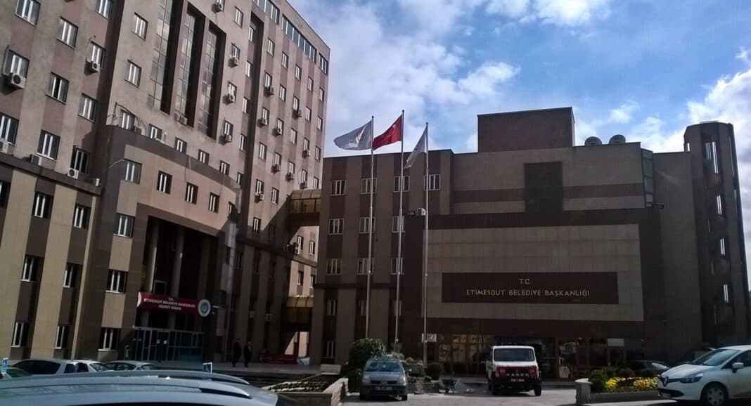 2 deputy mayors among 7 jailed in Ankara corruption probe