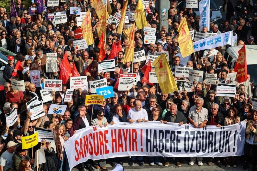 Thousands protest media crackdown in Turkey